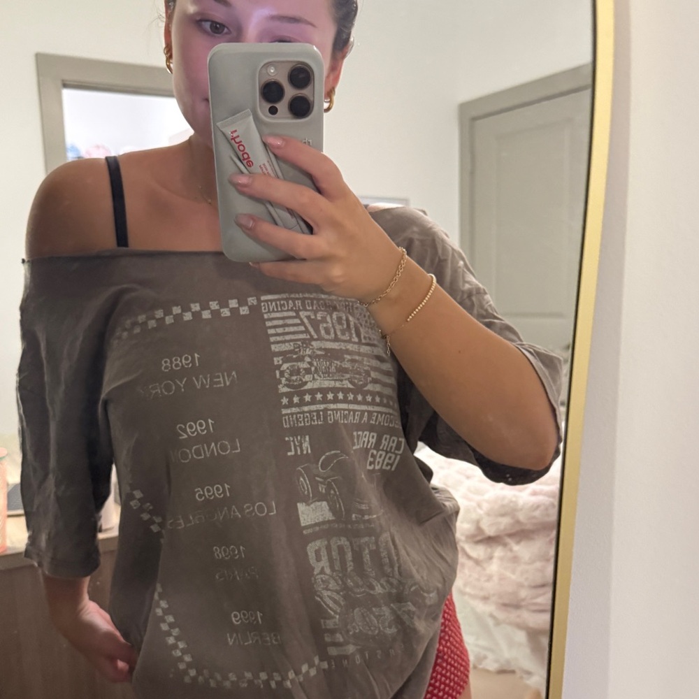 Garage cut shoulder oversized tee